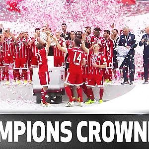 Lahm has the honour - FC Bayern München lift the Meisterschale